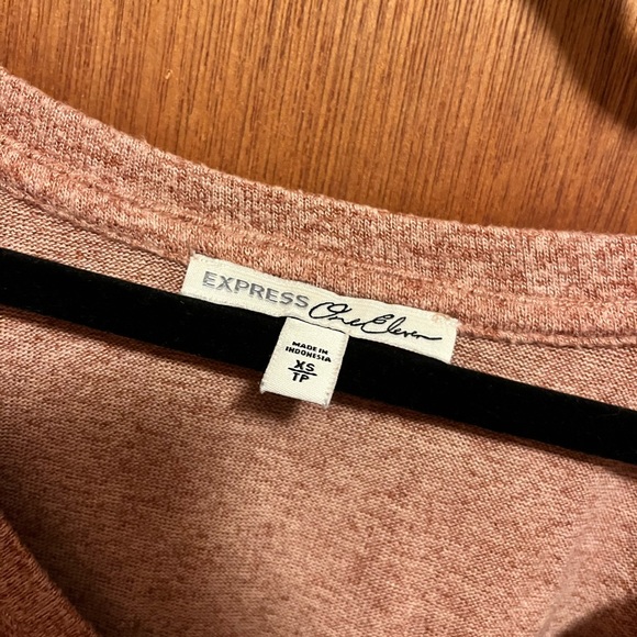 Womens Express 3/4 Sleeve Tee. Light sweater-like material - Picture 2 of 3